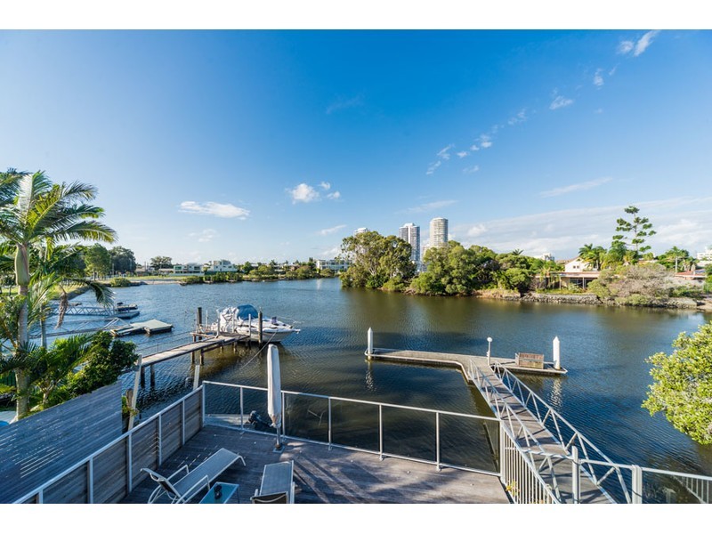 1/5 Sophia Avenue, Biggera Waters QLD 4216