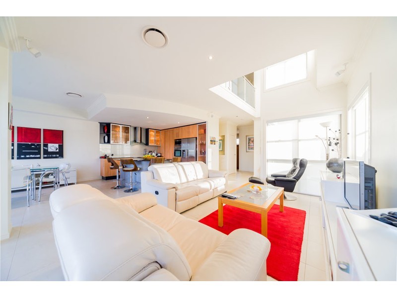 1/5 Sophia Avenue, Biggera Waters QLD 4216