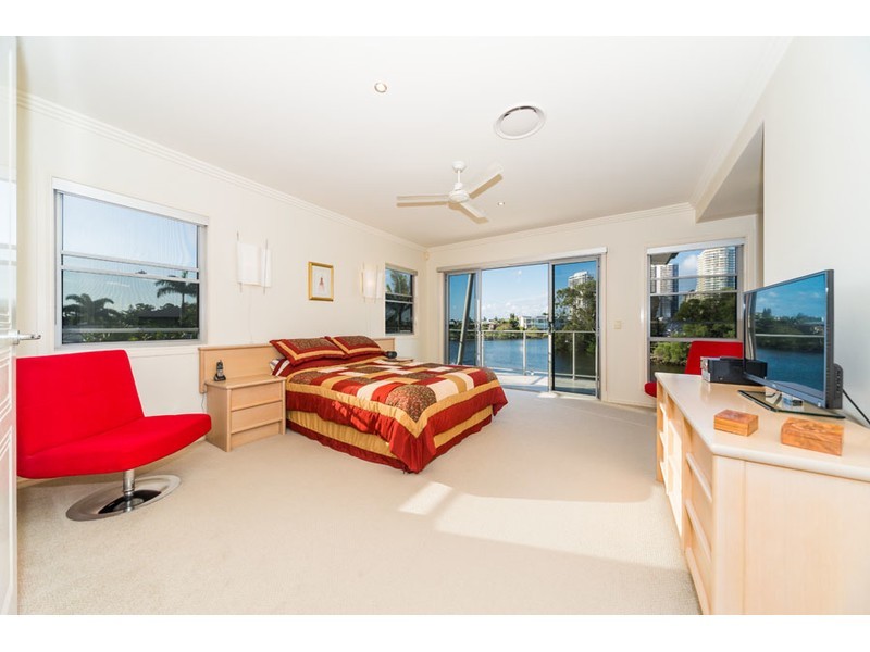 1/5 Sophia Avenue, Biggera Waters QLD 4216