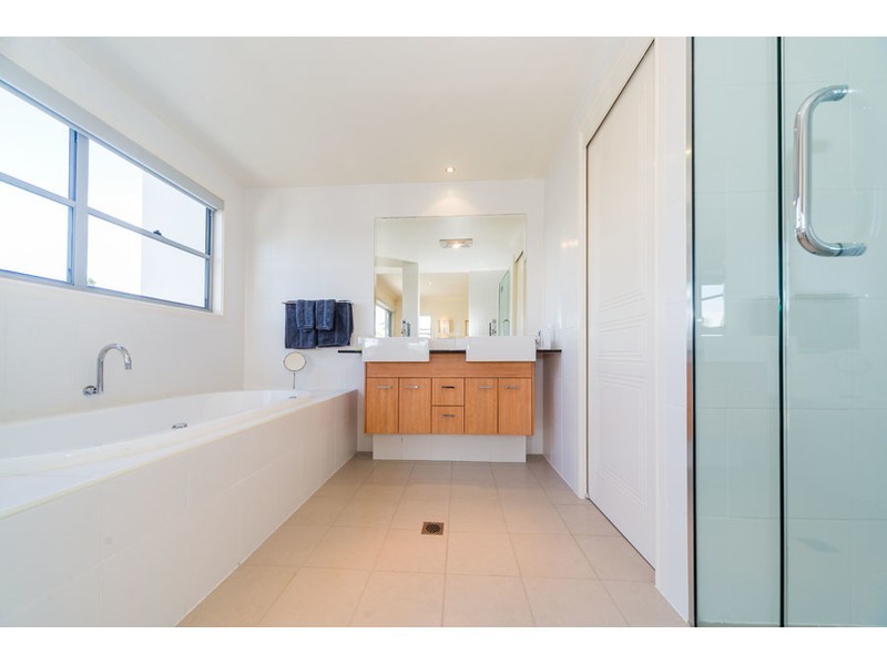 1/5 Sophia Avenue, Biggera Waters QLD 4216