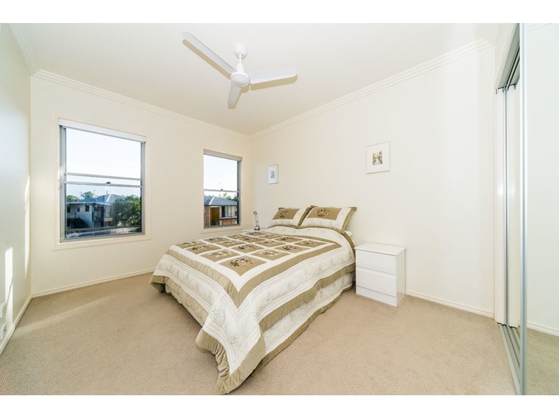 1/5 Sophia Avenue, Biggera Waters QLD 4216