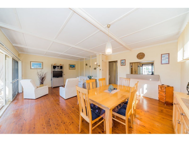 16 Back Street, Biggera Waters QLD 4216