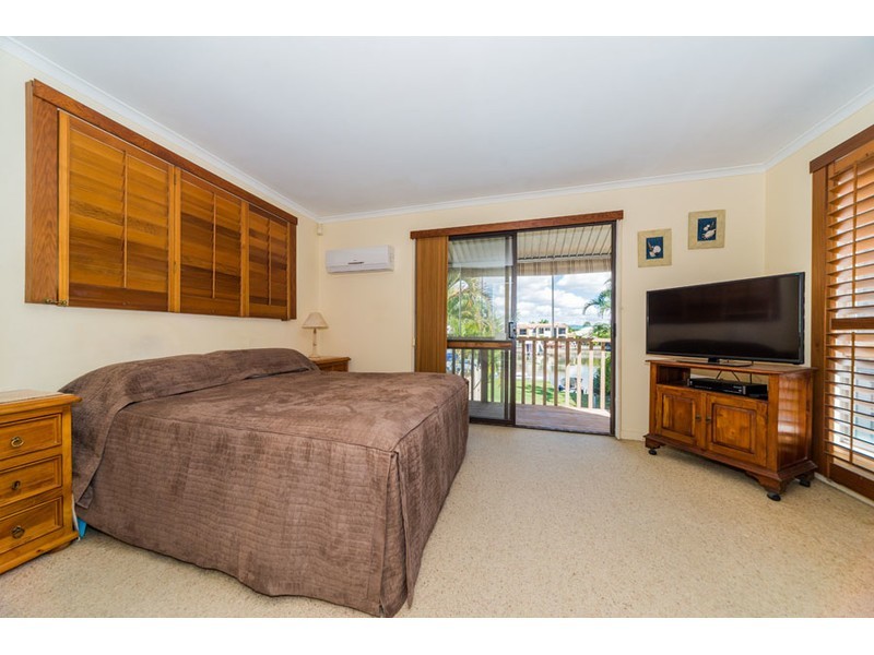 16 Back Street, Biggera Waters QLD 4216
