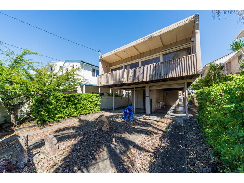 16 Back Street, Biggera Waters QLD 4216