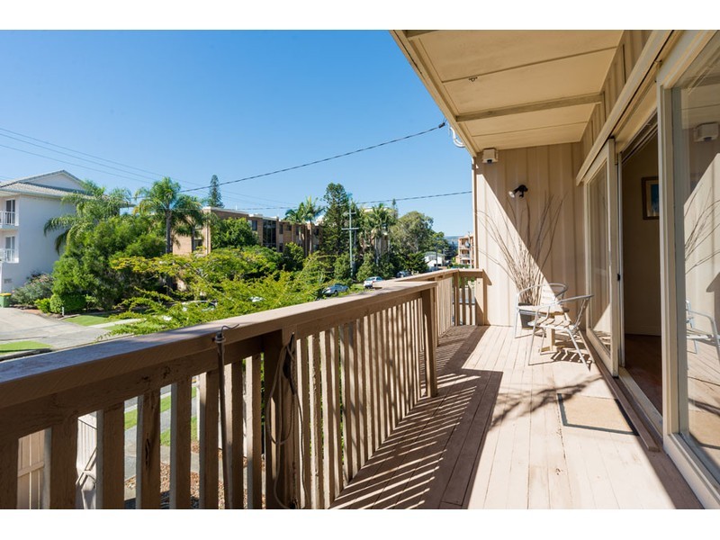 16 Back Street, Biggera Waters QLD 4216