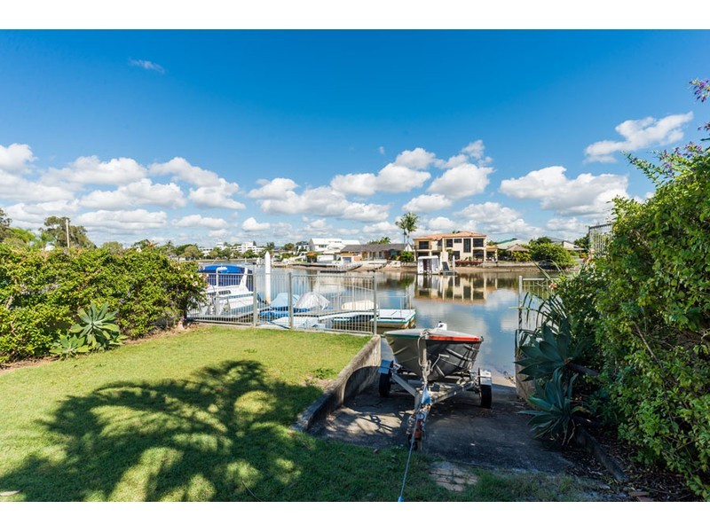 16 Back Street, Biggera Waters QLD 4216
