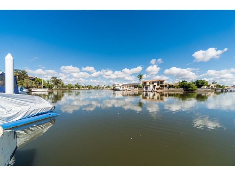 16 Back Street, Biggera Waters QLD 4216