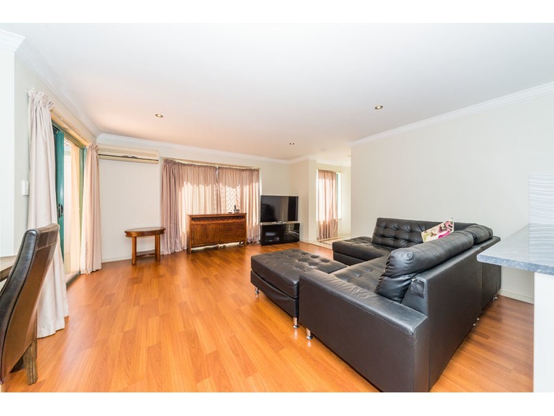 8/222 Central Street, Labrador QLD 4215