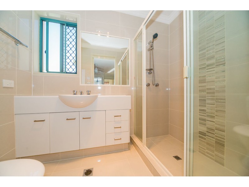 8/222 Central Street, Labrador QLD 4215