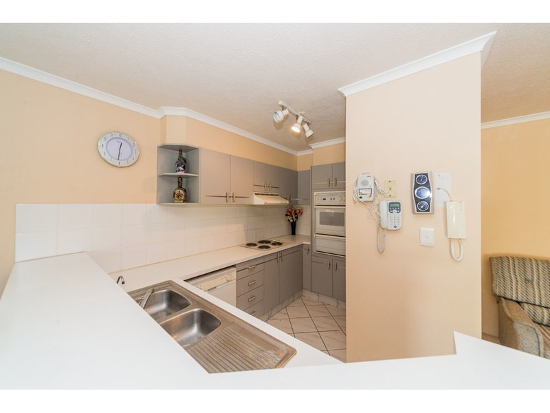 4/4 Madang Crescent, Runaway Bay QLD 4216