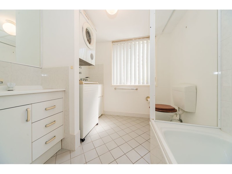 4/4 Madang Crescent, Runaway Bay QLD 4216