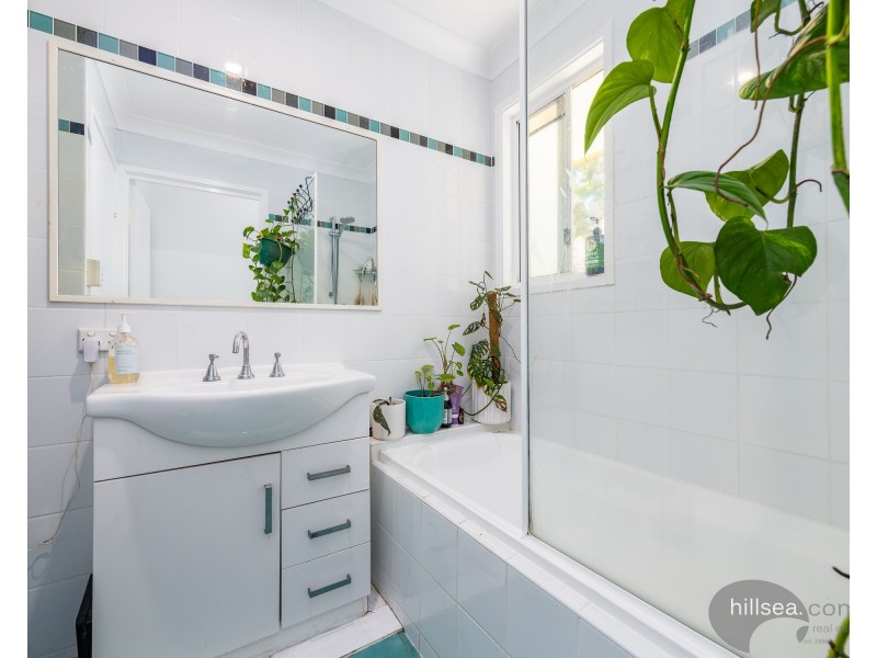 1/17 Eurimbula Court, Paradise Point QLD 4216