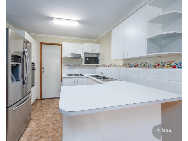 1/8 Robin Joy Close, Labrador QLD 4215