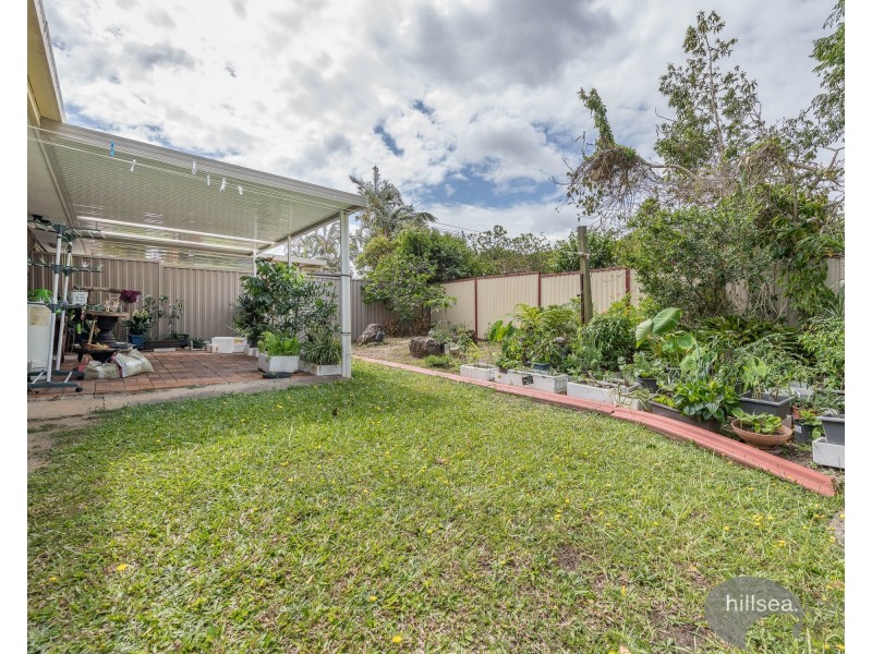 1/8 Robin Joy Close, Labrador QLD 4215