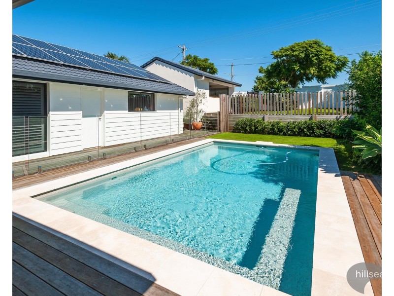 359 Bayview Street, Hollywell QLD 4216