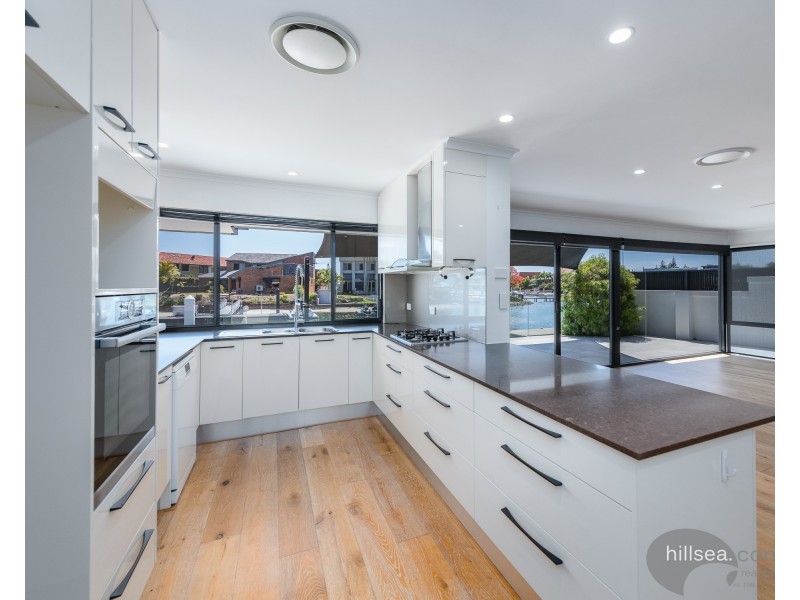 359 Bayview Street, Hollywell QLD 4216