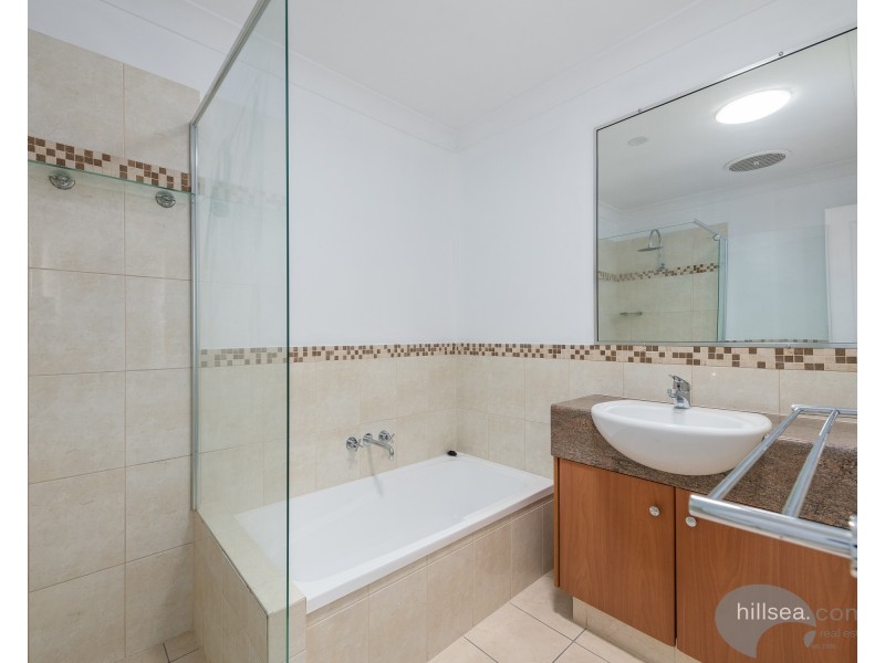 1/162 Muir Street, Labrador QLD 4215