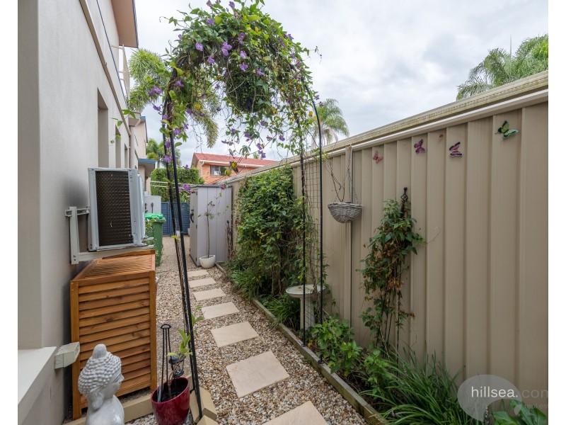1/162 Muir Street, Labrador QLD 4215