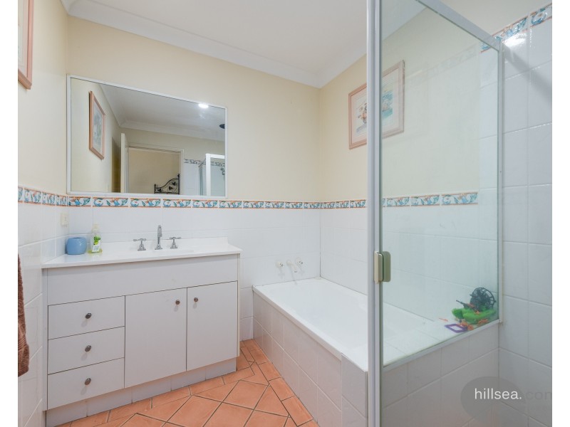 2/9 Jacqueline Avenue, Labrador QLD 4215