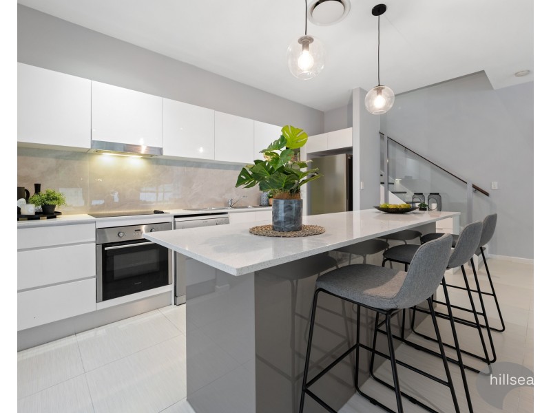 2/8 Compass Drive, Biggera Waters QLD 4216