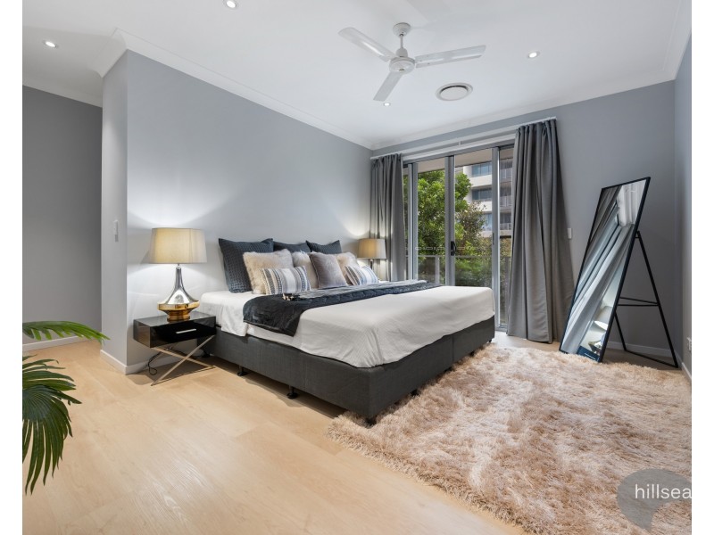 2/8 Compass Drive, Biggera Waters QLD 4216