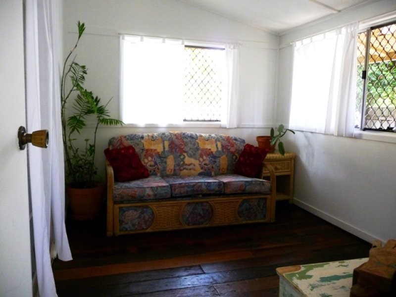 6 Bright Avenue, Labrador QLD 4215