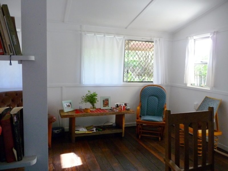 6 Bright Avenue, Labrador QLD 4215