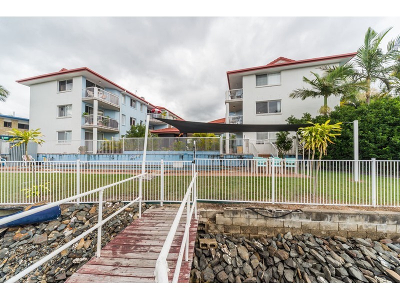 4/75 Bayview Street, Runaway Bay QLD 4216