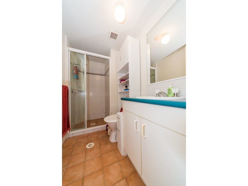 4/75 Bayview Street, Runaway Bay QLD 4216