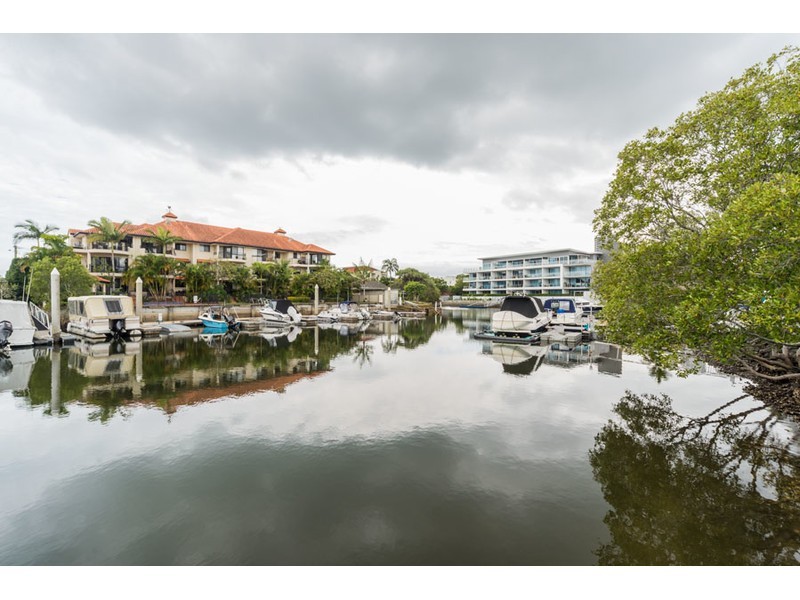 4/75 Bayview Street, Runaway Bay QLD 4216