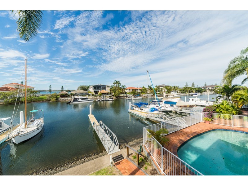 4/17 Canal Avenue, Runaway Bay QLD 4216