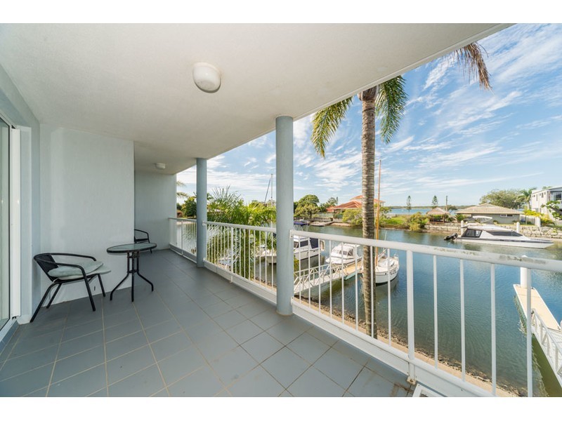 4/17 Canal Avenue, Runaway Bay QLD 4216