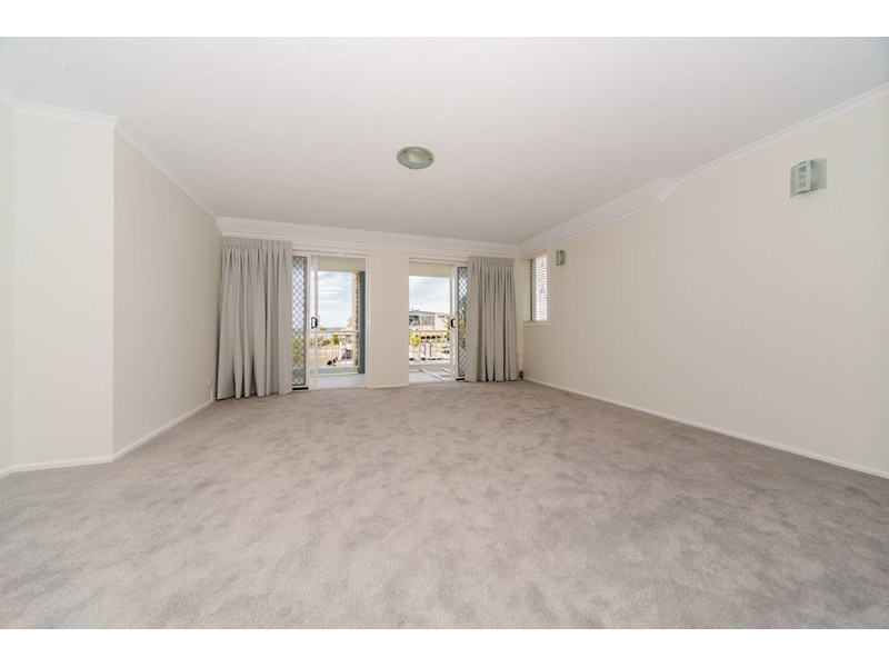 4/17 Canal Avenue, Runaway Bay QLD 4216