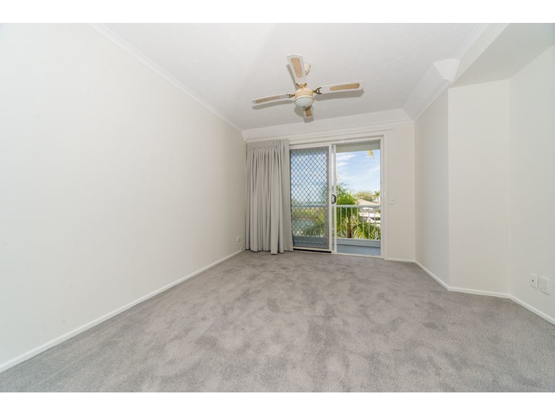 4/17 Canal Avenue, Runaway Bay QLD 4216