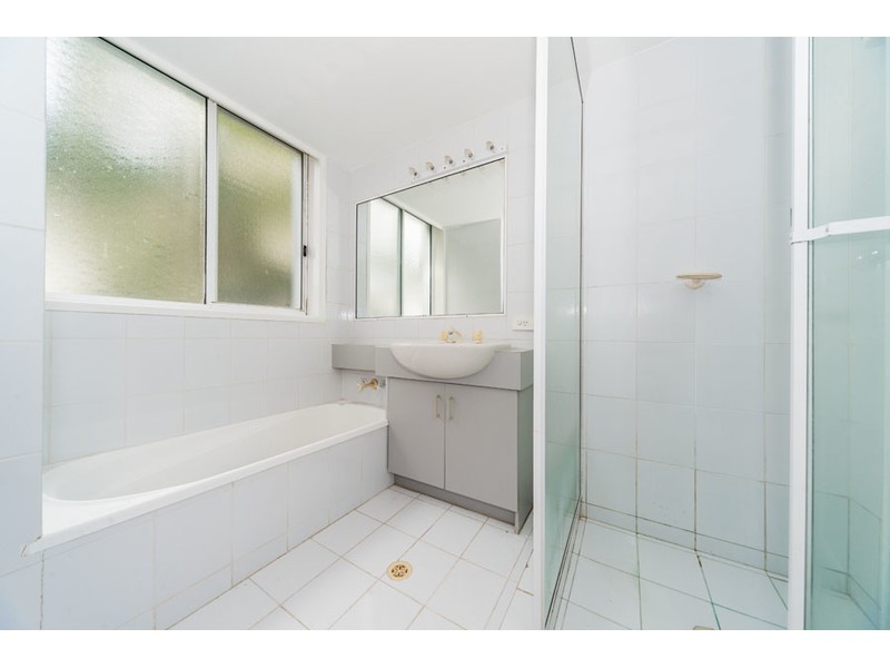 4/17 Canal Avenue, Runaway Bay QLD 4216