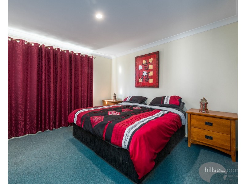 4 Geoffrey Avenue, Southport QLD 4215