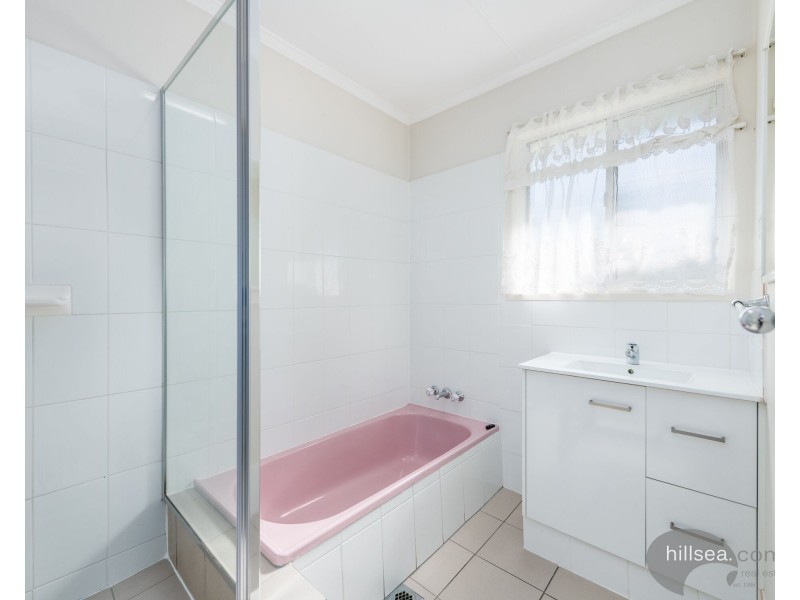 4 Geoffrey Avenue, Southport QLD 4215