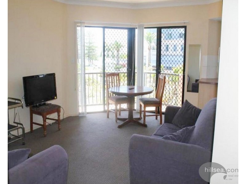 8/2 Broad Street, Labrador QLD 4215