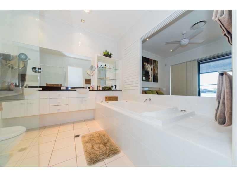 76/181 Lae Drive, Coombabah QLD 4216