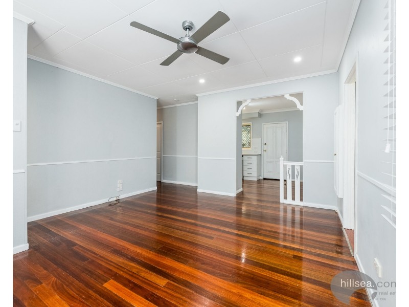 90 Robert Street, Labrador QLD 4215