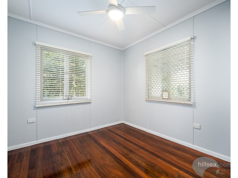 90 Robert Street, Labrador QLD 4215