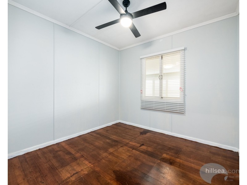 90 Robert Street, Labrador QLD 4215