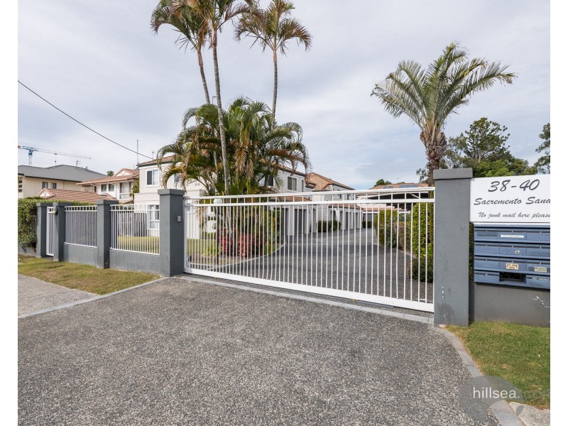 2/38-40 Robert Street, Labrador QLD 4215