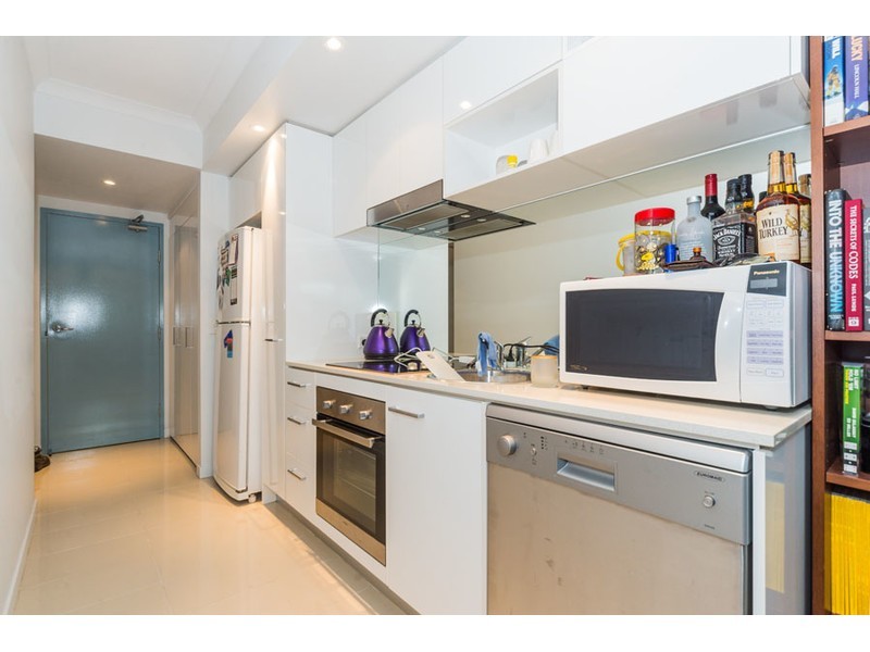 108/33 Madang Crescent, Runaway Bay QLD 4216