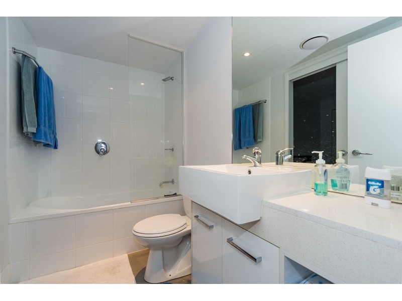 108/33 Madang Crescent, Runaway Bay QLD 4216