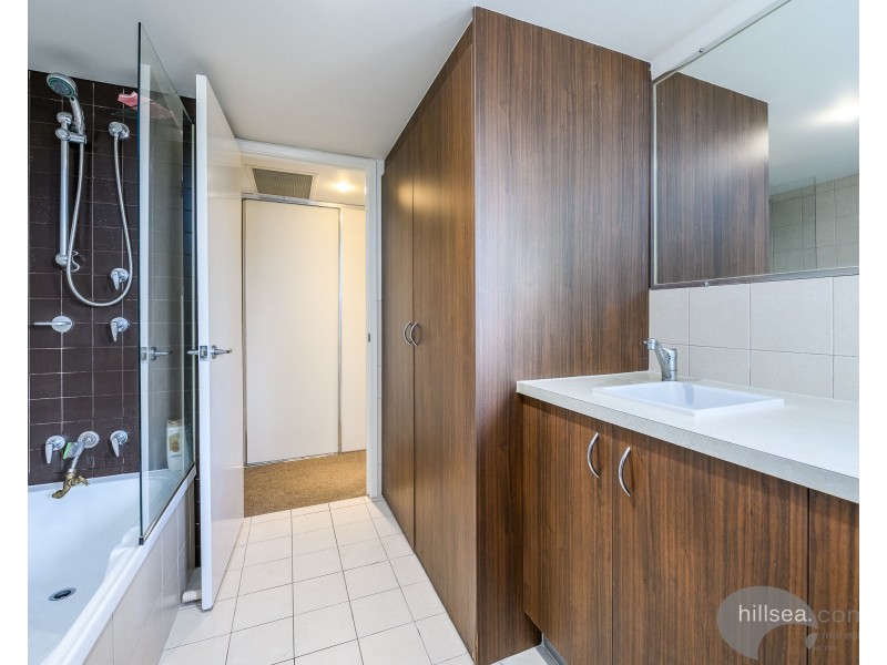 1002/33 Clark Street, Biggera Waters QLD 4216