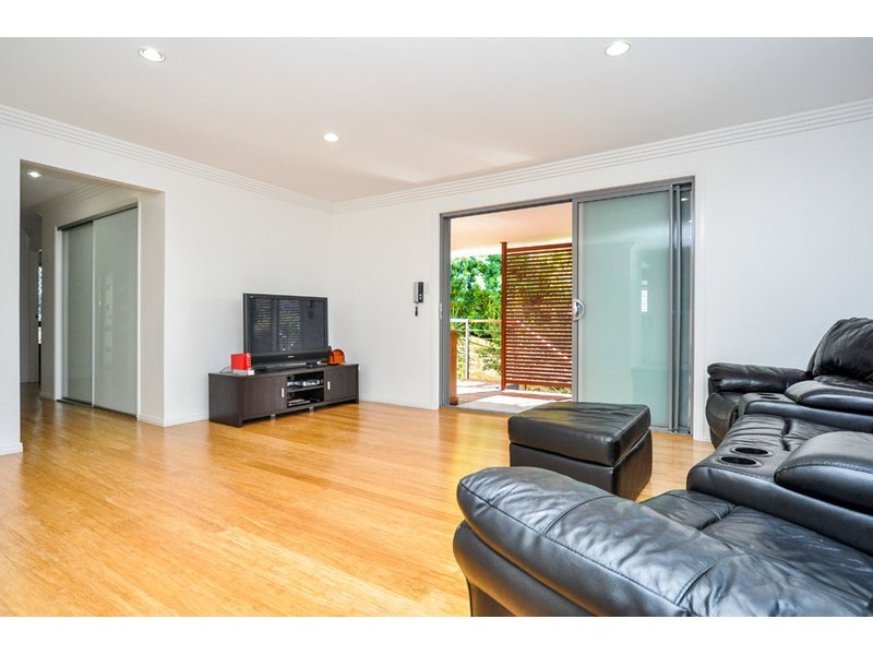 54 Hollywell Road, Biggera Waters QLD 4216