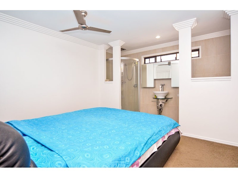 54 Hollywell Road, Biggera Waters QLD 4216