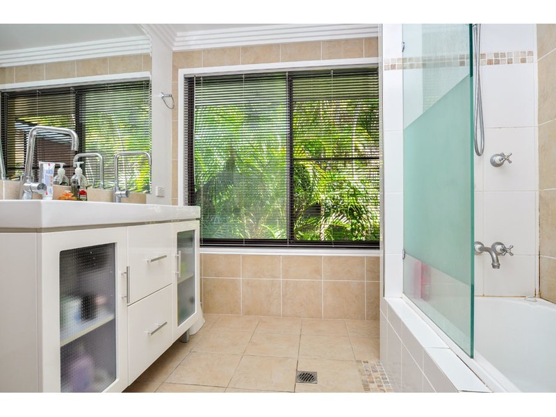 54 Hollywell Road, Biggera Waters QLD 4216