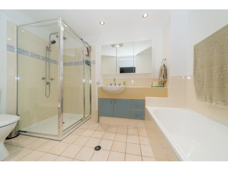 17/19 Santa Barbara Road, Hope Island QLD 4212